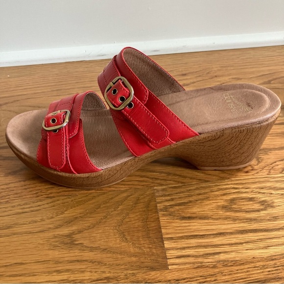 EUC Dansko Size 9.5 to 10EUR 40 Jessie Red Leather Wedge Sandals Womens Shoes - Picture 6 of 12